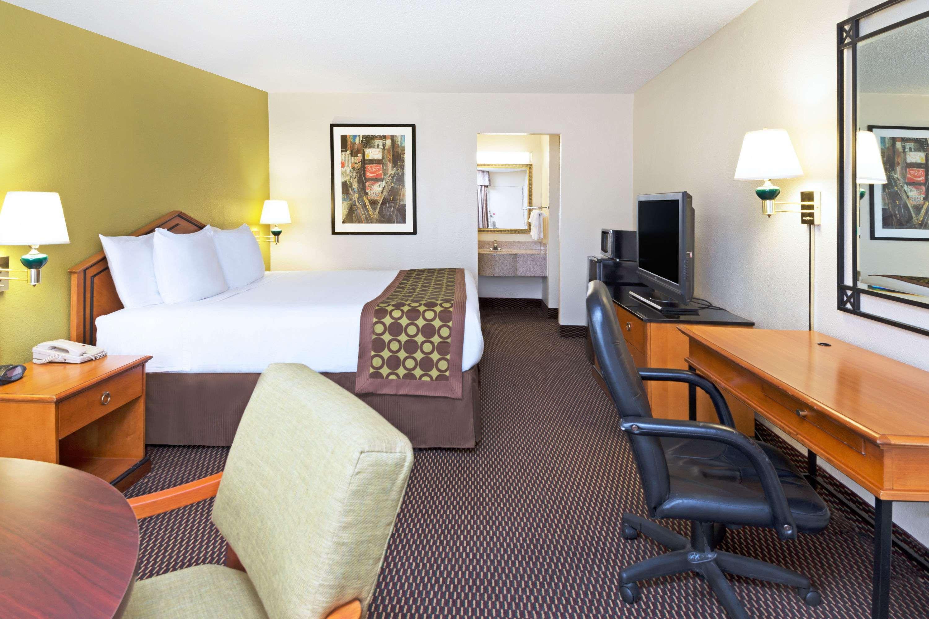 Ramada By Wyndham Pikesville/Baltimore North Exteriör bild