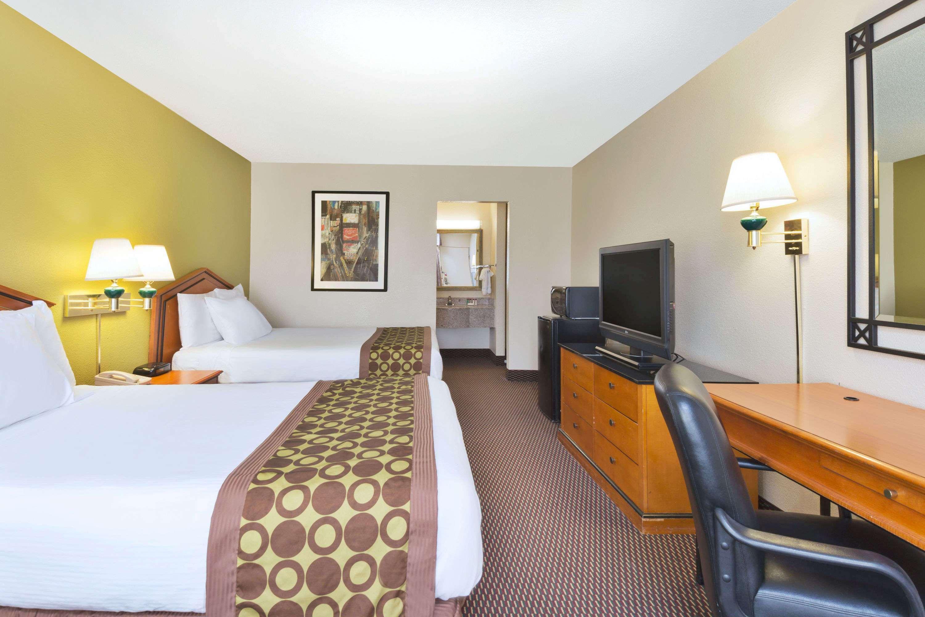 Ramada By Wyndham Pikesville/Baltimore North Exteriör bild